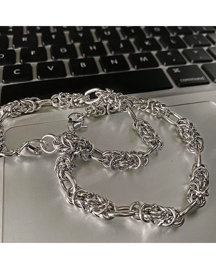 Chicmy- Twist Bracelet