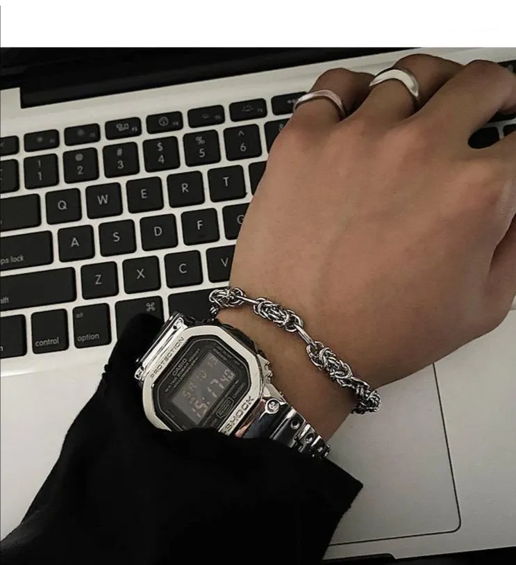 Chicmy- Twist Bracelet